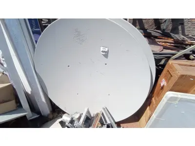 LOTE 489 - 03 ANTENAS PARABÓLICAS. (NO ESTADO) ATENÇÃO! FAZER A VISITAÇÃO ANTES DE ARREMATAR, NÃO SABEMOS SE FUNCIONA, LEILÃO NÃO TEM GARANTIA E NEM DEVOLUÇÃO, SUJEITO A POSSÍVEIS AVARIAS VISÍVEIS/OCULTAS E/OU AUSÊNCIA DE COMPONENTES.