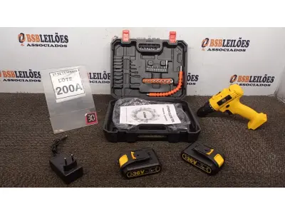 LOTE 200 - 01 PARAFUSADEIRA 36V DUAS BATERIAS COM MALETA E BITS. (NO ESTADO) ATENÇÃO! FAZER A VISITAÇÃO ANTES DE ARREMATAR, NÃO SABEMOS SE FUNCIONA, LEILÃO NÃO TEM GARANTIA E NEM DEVOLUÇÃO, SUJEITO A POSSÍVEIS AVARIAS VISÍVEIS/OCULTAS E/OU AUSÊNCIA DE COMPONENTES.