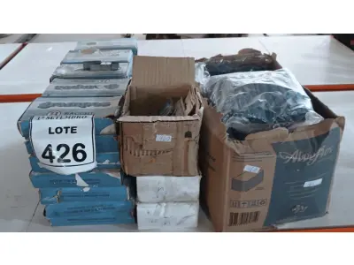 LOTE 426 - 01 LOTE COM GRANDE QUANTIDADE DE BLOCOS DE ANOTAÇÕES, GRAMPOS, LACRES, FOLHAS DE ETIQUETAS, DISJUNTORES E 02 LIXEIRAS. (NO ESTADO) ATENÇÃO! FAZER A VISITAÇÃO ANTES DE ARREMATAR, NÃO SABEMOS SE FUNCIONA, LEILÃO NÃO TEM GARANTIA E NEM DEVOLUÇÃO, SUJEITO A POSSÍVEIS AVARIAS VISÍVEIS/OCULTAS E/OU AUSÊNCIA DE COMPONENTES.