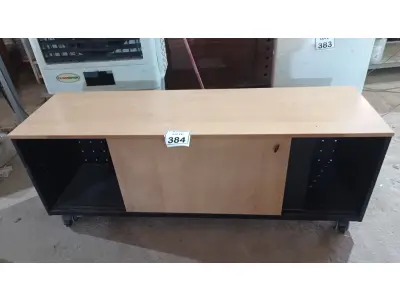 LOTE 384 - 01 RACK 02 PORTAS DE CORRER COM RODINHAS. (NO ESTADO) ATENÇÃO! FAZER A VISITAÇÃO ANTES DE ARREMATAR, NÃO SABEMOS SE FUNCIONA, LEILÃO NÃO TEM GARANTIA E NEM DEVOLUÇÃO, SUJEITO A POSSÍVEIS AVARIAS VISÍVEIS/OCULTAS E/OU AUSÊNCIA DE COMPONENTES.