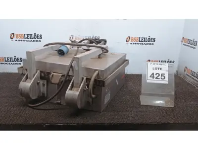 LOTE 425 - 01 CHAPA ELÉTRICA EM INOX. (NO ESTADO) ATENÇÃO! FAZER A VISITAÇÃO ANTES DE ARREMATAR, NÃO SABEMOS SE FUNCIONA. LEILÃO NÃO TEM GARANTIA E NEM DEVOLUÇÃO, SUJEITO A POSSÍVEIS AVARIAS VISÍVEIS/OCULTAS E/OU AUSÊNCIA DE COMPONENTES.