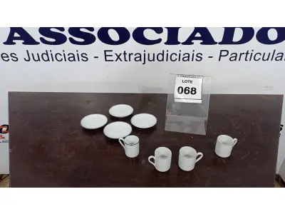 LOTE 068 - 04 XÍCARAS COM 04 PIRES. (NO ESTADO EM QUE SE ENCONTRA. SUJEITO A AVARIAS OCULTAS/VISÍVEIS.)