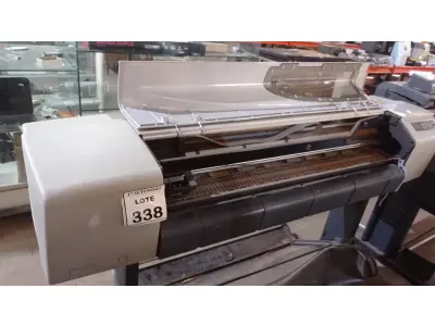 LOTE 338 - 01 PLOTTER MARCA HP MODELO DESIGNJET 500. (NO ESTADO) ATENÇÃO! FAZER A VISITAÇÃO ANTES DE ARREMATAR, NÃO SABEMOS SE FUNCIONA, LEILÃO NÃO TEM GARANTIA E NEM DEVOLUÇÃO, SUJEITO A POSSÍVEIS AVARIAS VISÍVEIS/OCULTAS E/OU AUSÊNCIA DE COMPONENTES.