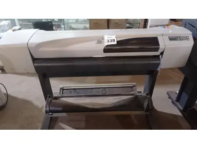 LOTE 338 - 01 PLOTTER MARCA HP MODELO DESIGNJET 500. (NO ESTADO) ATENÇÃO! FAZER A VISITAÇÃO ANTES DE ARREMATAR, NÃO SABEMOS SE FUNCIONA, LEILÃO NÃO TEM GARANTIA E NEM DEVOLUÇÃO, SUJEITO A POSSÍVEIS AVARIAS VISÍVEIS/OCULTAS E/OU AUSÊNCIA DE COMPONENTES.