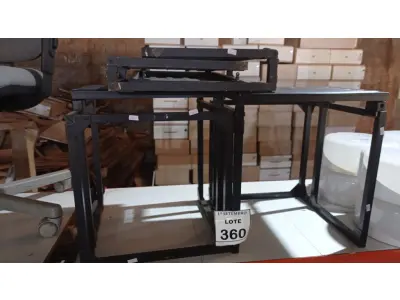 LOTE 360 - 03 BANCOS DOBRÁVEIS. (NO ESTADO) ATENÇÃO! FAZER A VISITAÇÃO ANTES DE ARREMATAR, NÃO SABEMOS SE FUNCIONA, LEILÃO NÃO TEM GARANTIA E NEM DEVOLUÇÃO, SUJEITO A POSSÍVEIS AVARIAS VISÍVEIS/OCULTAS E/OU AUSÊNCIA DE COMPONENTES.