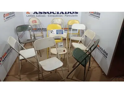 LOTE 386 - 11 CADEIRAS DE FERRO DOBRÁVEL. (NO ESTADO) ATENÇÃO! FAZER A VISITAÇÃO ANTES DE ARREMATAR, NÃO SABEMOS SE FUNCIONA, LEILÃO NÃO TEM GARANTIA E NEM DEVOLUÇÃO, SUJEITO A POSSÍVEIS AVARIAS VISÍVEIS/OCULTAS E/OU AUSÊNCIA DE COMPONENTES.