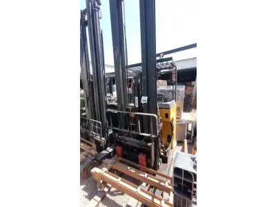 LOTE 498 - 01 EMPILHADEIRA ELÉTRICA. (NO ESTADO) ATENÇÃO! FAZER A VISITAÇÃO ANTES DE ARREMATAR, NÃO SABEMOS SE FUNCIONA. LEILÃO NÃO TEM GARANTIA E NEM DEVOLUÇÃO, SUJEITO A POSSÍVEIS AVARIAS VISÍVEIS/OCULTAS E/OU AUSÊNCIA DE COMPONENTES.