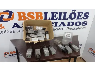 LOTE 358 - 01 LOTE COM GRANDE QUANTIDADE DE CÂMERAS DE MONITORAMENTO DE MARCAS E MODELOS VARIADOS (NO ESTADO) ATENÇÃO! FAZER A VISITAÇÃO ANTES DE ARREMATAR, NÃO SABEMOS SE FUNCIONA, LEILÃO NÃO TEM GARANTIA E NEM DEVOLUÇÃO, SUJEITO A POSSÍVEIS AVARIAS VISÍVEIS/OCULTAS E/OU AUSÊNCIA DE COMPONENTES.