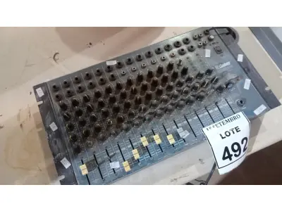 LOTE 492 - 01 MESA DE SOM. ANALÓGICA MARCA STANER MODELO 12-2S (NO ESTADO) ATENÇÃO! FAZER A VISITAÇÃO ANTES DE ARREMATAR, NÃO SABEMOS SE FUNCIONA, LEILÃO NÃO TEM GARANTIA E NEM DEVOLUÇÃO, SUJEITO A POSSÍVEIS AVARIAS VISÍVEIS/OCULTAS E/OU AUSÊNCIA DE COMPONENTES.