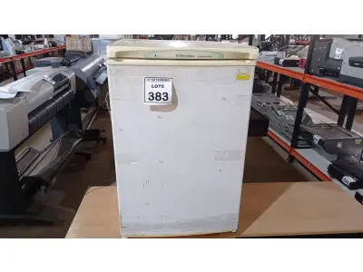 LOTE 383 - 01 FRIGOBAR MARCA ELECTROLUX 220V. (NO ESTADO) ATENÇÃO! FAZER A VISITAÇÃO ANTES DE ARREMATAR, NÃO SABEMOS SE FUNCIONA, LEILÃO NÃO TEM GARANTIA E NEM DEVOLUÇÃO, SUJEITO A POSSÍVEIS AVARIAS VISÍVEIS/OCULTAS E/OU AUSÊNCIA DE COMPONENTES.
