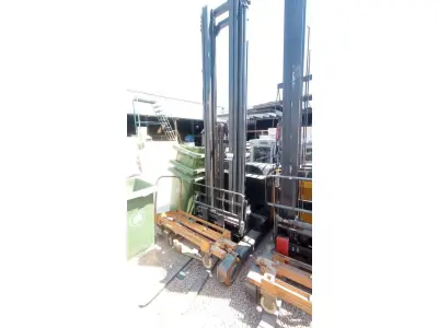 LOTE 499 - 01 EMPILHADEIRA ELÉTRICA. (NO ESTADO) ATENÇÃO! FAZER A VISITAÇÃO ANTES DE ARREMATAR, NÃO SABEMOS SE FUNCIONA. LEILÃO NÃO TEM GARANTIA E NEM DEVOLUÇÃO, SUJEITO A POSSÍVEIS AVARIAS VISÍVEIS/OCULTAS E/OU AUSÊNCIA DE COMPONENTES.