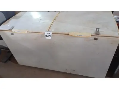 LOTE 340 - 01 FREEZER HORIZONTAL 02 PORTAS MARCA GELOPAR. (NO ESTADO) ATENÇÃO! FAZER A VISITAÇÃO ANTES DE ARREMATAR, NÃO SABEMOS SE FUNCIONA, LEILÃO NÃO TEM GARANTIA E NEM DEVOLUÇÃO, SUJEITO A POSSÍVEIS AVARIAS VISÍVEIS/OCULTAS E/OU AUSÊNCIA DE COMPONENTES.