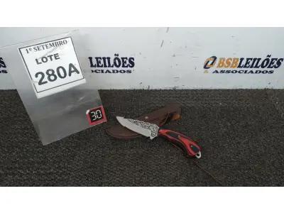 LOTE 280 - 01 FACA IMPORTADA 20CM FULL TANG CABO EM MADEIRA BAINHA DE NAPA. (NO ESTADO) ATENÇÃO! FAZER A VISITAÇÃO ANTES DE ARREMATAR, NÃO SABEMOS SE FUNCIONA. LEILÃO NÃO TEM GARANTIA E NEM DEVOLUÇÃO, SUJEITO A POSSÍVEIS AVARIAS VISÍVEIS/OCULTAS E/OU AUSÊNCIA DE COMPONENTES.