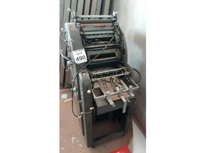 LOTE 490 - 01 MÁQUINA IMPRESSORA OFFSET. (NO ESTADO) ATENÇÃO! FAZER A VISITAÇÃO ANTES DE ARREMATAR, NÃO SABEMOS SE FUNCIONA, LEILÃO NÃO TEM GARANTIA E NEM DEVOLUÇÃO, SUJEITO A POSSÍVEIS AVARIAS VISÍVEIS/OCULTAS E/OU AUSÊNCIA DE COMPONENTES.
