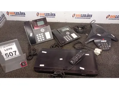 LOTE 507 - 02 APARELHOS DE TELEFONE IP, 01 BLUE RAY E 01 APARELHO DE ÁUDIO CONFERENCIA POLYCOM. (NO ESTADO) ATENÇÃO! FAZER A VISITAÇÃO ANTES DE ARREMATAR, NÃO SABEMOS SE FUNCIONA, LEILÃO NÃO TEM GARANTIA E NEM DEVOLUÇÃO, SUJEITO A POSSÍVEIS AVARIAS VISÍVEIS/OCULTAS E/OU AUSÊNCIA DE COMPONENTES.