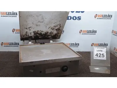LOTE 425 - 01 CHAPA ELÉTRICA EM INOX. (NO ESTADO) ATENÇÃO! FAZER A VISITAÇÃO ANTES DE ARREMATAR, NÃO SABEMOS SE FUNCIONA. LEILÃO NÃO TEM GARANTIA E NEM DEVOLUÇÃO, SUJEITO A POSSÍVEIS AVARIAS VISÍVEIS/OCULTAS E/OU AUSÊNCIA DE COMPONENTES.