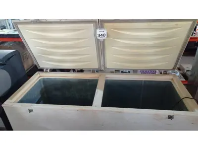 LOTE 340 - 01 FREEZER HORIZONTAL 02 PORTAS MARCA GELOPAR. (NO ESTADO) ATENÇÃO! FAZER A VISITAÇÃO ANTES DE ARREMATAR, NÃO SABEMOS SE FUNCIONA, LEILÃO NÃO TEM GARANTIA E NEM DEVOLUÇÃO, SUJEITO A POSSÍVEIS AVARIAS VISÍVEIS/OCULTAS E/OU AUSÊNCIA DE COMPONENTES.