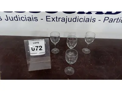 LOTE 072 - 04 TAÇAS EM VIDRO. (NO ESTADO EM QUE SE ENCONTRA. SUJEITO A AVARIAS OCULTAS/VISÍVEIS.)