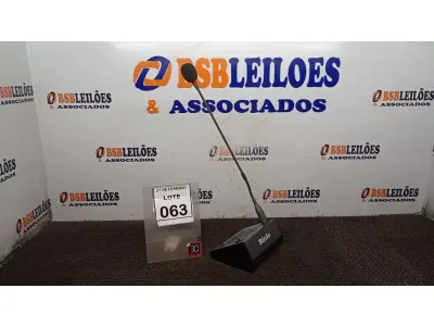 LOTE 063 - 01 MICROFONE DE MESA COM BASE. (NO ESTADO) ATENÇÃO! FAZER A VISITAÇÃO ANTES DE ARREMATAR, NÃO SABEMOS SE FUNCIONA, LEILÃO NÃO TEM GARANTIA E NEM DEVOLUÇÃO, SUJEITO A POSSÍVEIS AVARIAS VISÍVEIS/OCULTAS E/OU AUSÊNCIA DE COMPONENTES.