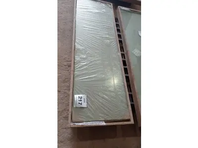 LOTE 217 - 03 VIDROS TEMPERADOS 1,50CM X 0,46CM. 0,8MM. (NO ESTADO EM QUE SE ENCONTRA. SUJEITO A AVARIAS OCULTAS/VISÍVEIS.)