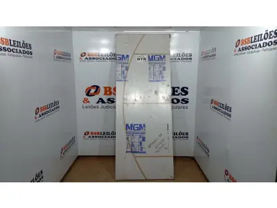 LOTE 078 - 01 PORTA MGM MELAMINICA DECORATIVA 210X80CM (NO ESTADO, NÃO SABEMOS SE FUNCIONA. LEILÃO NÃO TEM GARANTIA E NEM DEVOLUÇÃO, SUJEITO A POSSÍVEIS AVARIAS VISÍVEIS/OCULTAS E/OU AUSÊNCIA DE COMPONENTES)