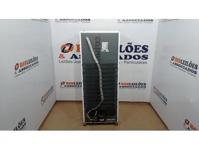 LOTE 005 - 01  GELADEIRA ESMALTEC 245L CYCLE DEFROST INVERTER ROC31 PRO - 220VOLTS (NO ESTADO, NÃO SABEMOS SE FUNCIONA. LEILÃO NÃO TEM GARANTIA E NEM DEVOLUÇÃO, SUJEITO A POSSÍVEIS AVARIAS VISÍVEIS/OCULTAS E/OU AUSÊNCIA DE COMPONENTES)