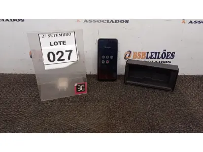 LOTE 027 - 01 SMARTPHONE MACA SAMSUNG. (NO ESTADO) ATENÇÃO! FAZER A VISITAÇÃO ANTES DE ARREMATAR, NÃO SABEMOS SE FUNCIONA, LEILÃO NÃO TEM GARANTIA E NEM DEVOLUÇÃO, SUJEITO A POSSÍVEIS AVARIAS VISÍVEIS/OCULTAS E/OU AUSÊNCIA DE COMPONENTES.