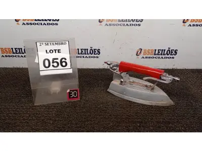 LOTE 056 - 01 FERRO DE PASSAR A VAPOR MARCA CONTINENTAL. (NO ESTADO) ATENÇÃO! FAZER A VISITAÇÃO ANTES DE ARREMATAR, NÃO SABEMOS SE FUNCIONA, LEILÃO NÃO TEM GARANTIA E NEM DEVOLUÇÃO, SUJEITO A POSSÍVEIS AVARIAS VISÍVEIS/OCULTAS E/OU AUSÊNCIA DE COMPONENTES.