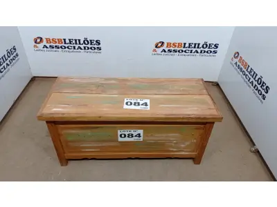 LOTE 084 - 01 BAÚ BANCO MADEIRA DEMOLIÇÃO 1MT (NO ESTADO, NÃO SABEMOS SE FUNCIONA. LEILÃO NÃO TEM GARANTIA E NEM DEVOLUÇÃO, SUJEITO A POSSÍVEIS AVARIAS VISÍVEIS/OCULTAS E/OU AUSÊNCIA DE COMPONENTES)