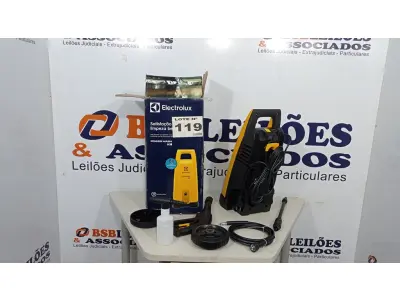 LOTE 119 - 01 LAVADORA DE ALTA PRESSÃO ELECTROLUX 1800PSI EWS30 - 127V (NO ESTADO, NÃO SABEMOS SE FUNCIONA. LEILÃO NÃO TEM GARANTIA E NEM DEVOLUÇÃO, SUJEITO A POSSÍVEIS AVARIAS VISÍVEIS/OCULTAS E/OU AUSÊNCIA DE COMPONENTES)
