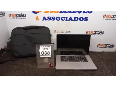 LOTE 038 - 01 MACBOOK PRO COM BOLSA. (NO ESTADO) ATENÇÃO! FAZER A VISITAÇÃO ANTES DE ARREMATAR, NÃO SABEMOS SE FUNCIONA, LEILÃO NÃO TEM GARANTIA E NEM DEVOLUÇÃO, SUJEITO A POSSÍVEIS AVARIAS VISÍVEIS/OCULTAS E/OU AUSÊNCIA DE COMPONENTES.