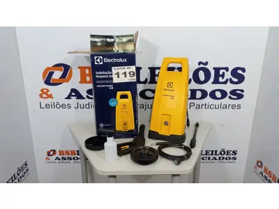 LOTE 119 - 01 LAVADORA DE ALTA PRESSÃO ELECTROLUX 1800PSI EWS30 - 127V (NO ESTADO, NÃO SABEMOS SE FUNCIONA. LEILÃO NÃO TEM GARANTIA E NEM DEVOLUÇÃO, SUJEITO A POSSÍVEIS AVARIAS VISÍVEIS/OCULTAS E/OU AUSÊNCIA DE COMPONENTES)
