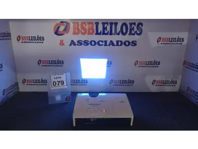 LOTE 079 - 01 PROJETOR MARCA HITACHI. (NO ESTADO) ATENÇÃO! FAZER A VISITAÇÃO ANTES DE ARREMATAR, NÃO SABEMOS SE FUNCIONA, LEILÃO NÃO TEM GARANTIA E NEM DEVOLUÇÃO, SUJEITO A POSSÍVEIS AVARIAS VISÍVEIS/OCULTAS E/OU AUSÊNCIA DE COMPONENTES.