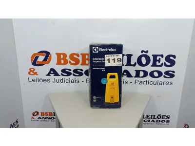 LOTE 119 - 01 LAVADORA DE ALTA PRESSÃO ELECTROLUX 1800PSI EWS30 - 127V (NO ESTADO, NÃO SABEMOS SE FUNCIONA. LEILÃO NÃO TEM GARANTIA E NEM DEVOLUÇÃO, SUJEITO A POSSÍVEIS AVARIAS VISÍVEIS/OCULTAS E/OU AUSÊNCIA DE COMPONENTES)