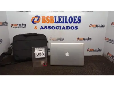 LOTE 038 - 01 MACBOOK PRO COM BOLSA. (NO ESTADO) ATENÇÃO! FAZER A VISITAÇÃO ANTES DE ARREMATAR, NÃO SABEMOS SE FUNCIONA, LEILÃO NÃO TEM GARANTIA E NEM DEVOLUÇÃO, SUJEITO A POSSÍVEIS AVARIAS VISÍVEIS/OCULTAS E/OU AUSÊNCIA DE COMPONENTES.
