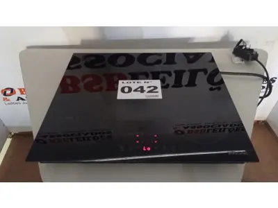 LOTE 042 - 01 COOKTOP DE INDUÇÃO 4 ZONAS DE AQUECIMENTO SUGGAR 220VOLTS (NO ESTADO, NÃO SABEMOS SE FUNCIONA. LEILÃO NÃO TEM GARANTIA E NEM DEVOLUÇÃO, SUJEITO A POSSÍVEIS AVARIAS VISÍVEIS/OCULTAS E/OU AUSÊNCIA DE COMPONENTES)