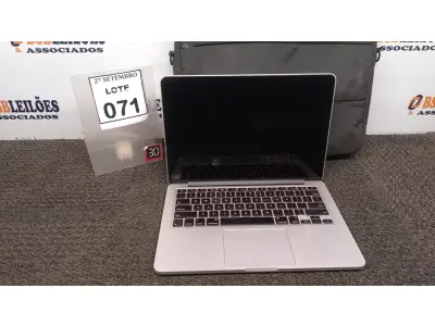 LOTE 071 - 01 MACBOOK PRO. (NO ESTADO) ATENÇÃO! FAZER A VISITAÇÃO ANTES DE ARREMATAR, NÃO SABEMOS SE FUNCIONA, LEILÃO NÃO TEM GARANTIA E NEM DEVOLUÇÃO, SUJEITO A POSSÍVEIS AVARIAS VISÍVEIS/OCULTAS E/OU AUSÊNCIA DE COMPONENTES.