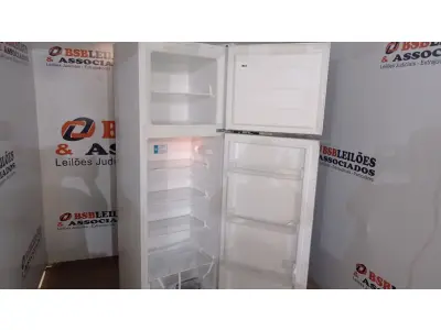 LOTE 036 - 01 GELADEIRA DUPLEX 294L CYCLE DEFROST BRANCA MIDEA - 220 VOLTS (NO ESTADO, NÃO SABEMOS SE FUNCIONA. LEILÃO NÃO TEM GARANTIA E NEM DEVOLUÇÃO, SUJEITO A POSSÍVEIS AVARIAS VISÍVEIS/OCULTAS E/OU AUSÊNCIA DE COMPONENTES)