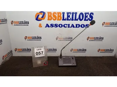 LOTE 057 - 01 MICROFONE DE MESA COM BASE. (NO ESTADO) ATENÇÃO! FAZER A VISITAÇÃO ANTES DE ARREMATAR, NÃO SABEMOS SE FUNCIONA, LEILÃO NÃO TEM GARANTIA E NEM DEVOLUÇÃO, SUJEITO A POSSÍVEIS AVARIAS VISÍVEIS/OCULTAS E/OU AUSÊNCIA DE COMPONENTES.