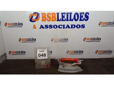 LOTE 048 - 01 FERRO DE PASSAR A VAPOR MARCA CONTINENTAL. (NO ESTADO) ATENÇÃO! FAZER A VISITAÇÃO ANTES DE ARREMATAR, NÃO SABEMOS SE FUNCIONA, LEILÃO NÃO TEM GARANTIA E NEM DEVOLUÇÃO, SUJEITO A POSSÍVEIS AVARIAS VISÍVEIS/OCULTAS E/OU AUSÊNCIA DE COMPONENTES.
