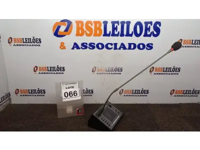 LOTE 066 - 01 MICROFONE DE MESA COM BASE. (NO ESTADO) ATENÇÃO! FAZER A VISITAÇÃO ANTES DE ARREMATAR, NÃO SABEMOS SE FUNCIONA, LEILÃO NÃO TEM GARANTIA E NEM DEVOLUÇÃO, SUJEITO A POSSÍVEIS AVARIAS VISÍVEIS/OCULTAS E/OU AUSÊNCIA DE COMPONENTES.
