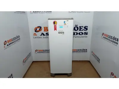 LOTE 005 - 01  GELADEIRA ESMALTEC 245L CYCLE DEFROST INVERTER ROC31 PRO - 220VOLTS (NO ESTADO, NÃO SABEMOS SE FUNCIONA. LEILÃO NÃO TEM GARANTIA E NEM DEVOLUÇÃO, SUJEITO A POSSÍVEIS AVARIAS VISÍVEIS/OCULTAS E/OU AUSÊNCIA DE COMPONENTES)