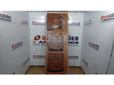 LOTE 034 - 01 PORTA DE MADEIRA 210X72CM ESPESSURA 3,5CM MSO EUCAPLAC FRISADA ELEGANCE EUCATEX (NO ESTADO, NÃO SABEMOS SE FUNCIONA. LEILÃO NÃO TEM GARANTIA E NEM DEVOLUÇÃO, SUJEITO A POSSÍVEIS AVARIAS VISÍVEIS/OCULTAS E/OU AUSÊNCIA DE COMPONENTES)