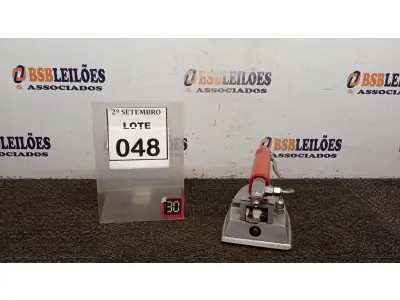 LOTE 048 - 01 FERRO DE PASSAR A VAPOR MARCA CONTINENTAL. (NO ESTADO) ATENÇÃO! FAZER A VISITAÇÃO ANTES DE ARREMATAR, NÃO SABEMOS SE FUNCIONA, LEILÃO NÃO TEM GARANTIA E NEM DEVOLUÇÃO, SUJEITO A POSSÍVEIS AVARIAS VISÍVEIS/OCULTAS E/OU AUSÊNCIA DE COMPONENTES.