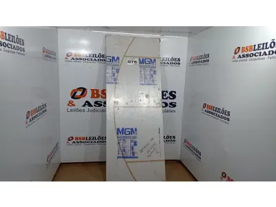 LOTE 078 - 01 PORTA MGM MELAMINICA DECORATIVA 210X80CM (NO ESTADO, NÃO SABEMOS SE FUNCIONA. LEILÃO NÃO TEM GARANTIA E NEM DEVOLUÇÃO, SUJEITO A POSSÍVEIS AVARIAS VISÍVEIS/OCULTAS E/OU AUSÊNCIA DE COMPONENTES)