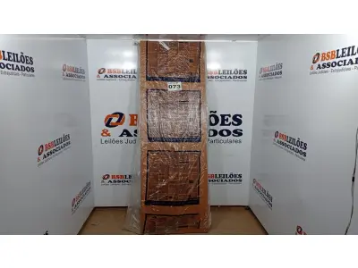 LOTE 073 - 01  PORTA DE MADEIRA 210X80CM ESPESSURA 3,5CM MSO EUCATEX (NO ESTADO, NÃO SABEMOS SE FUNCIONA. LEILÃO NÃO TEM GARANTIA E NEM DEVOLUÇÃO, SUJEITO A POSSÍVEIS AVARIAS VISÍVEIS/OCULTAS E/OU AUSÊNCIA DE COMPONENTES)
