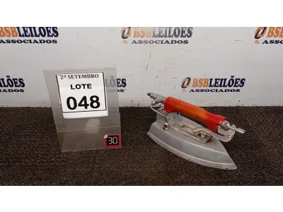 LOTE 048 - 01 FERRO DE PASSAR A VAPOR MARCA CONTINENTAL. (NO ESTADO) ATENÇÃO! FAZER A VISITAÇÃO ANTES DE ARREMATAR, NÃO SABEMOS SE FUNCIONA, LEILÃO NÃO TEM GARANTIA E NEM DEVOLUÇÃO, SUJEITO A POSSÍVEIS AVARIAS VISÍVEIS/OCULTAS E/OU AUSÊNCIA DE COMPONENTES.