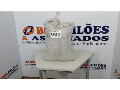 LOTE 087 - 01 SACO SEMENTE DE GIRASSOL (NO ESTADO, NÃO SABEMOS SE FUNCIONA. LEILÃO NÃO TEM GARANTIA E NEM DEVOLUÇÃO, SUJEITO A POSSÍVEIS AVARIAS VISÍVEIS/OCULTAS E/OU AUSÊNCIA DE COMPONENTES)