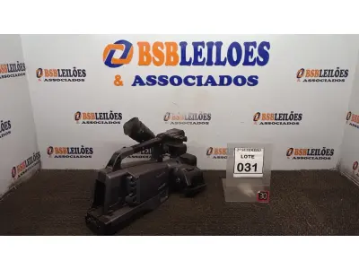 LOTE 031 - 01 FILMADORA PROFISSIONAL MARCA PANASONIC. (NO ESTADO) ATENÇÃO! FAZER A VISITAÇÃO ANTES DE ARREMATAR, NÃO SABEMOS SE FUNCIONA, LEILÃO NÃO TEM GARANTIA E NEM DEVOLUÇÃO, SUJEITO A POSSÍVEIS AVARIAS VISÍVEIS/OCULTAS E/OU AUSÊNCIA DE COMPONENTES.