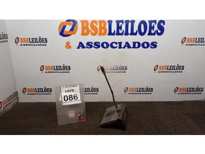 LOTE 086 - 01 MICROFONE DE MESA COM BASE. (NO ESTADO) ATENÇÃO! FAZER A VISITAÇÃO ANTES DE ARREMATAR, NÃO SABEMOS SE FUNCIONA, LEILÃO NÃO TEM GARANTIA E NEM DEVOLUÇÃO, SUJEITO A POSSÍVEIS AVARIAS VISÍVEIS/OCULTAS E/OU AUSÊNCIA DE COMPONENTES.